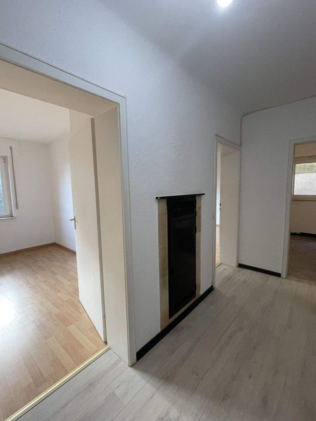 2-Zimmer mit Terrasse und kleinem Garten, ab sofort bis 31.03.27 – Stuttgart – Vorschaubild 3