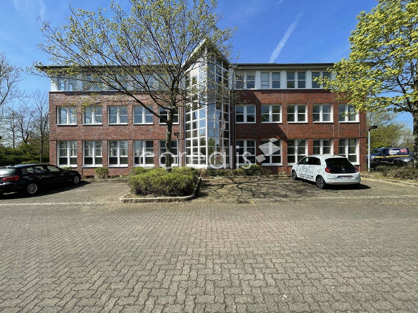Schöne Büro- & großzügige Hallenflächen in Meerbusch provisionsfrei zur Miete