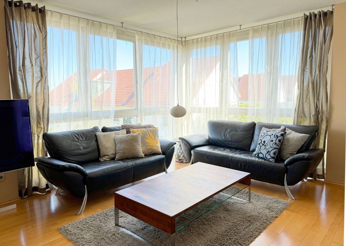 Attraktive 4,5-Zimmer-Wohnung mit Balkon, Aufzug und Tiefgaragenstellplatz – 88326 Aulendorf – Bild 1 von 9