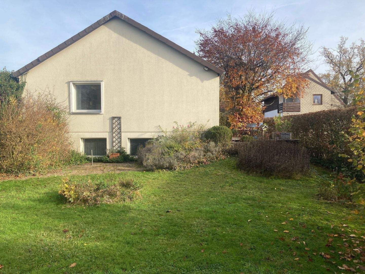 ISERNHAGEN KB: Freistehender Bungalow in bester Lage mit Souterrain – Isernhagen – Vorschaubild 4