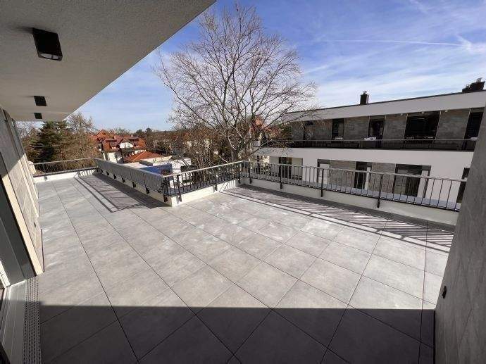 GARTENWOHNUNG mit 222m² Wohnfläche + 111m² PRIVATGARTEN / BLICK in den AUENWALD / KAMIN / 2 x TG-SP / ca. 7.000m² eingezäunter Gemeinschaftsgarten – Leipzig – Vorschaubild 8