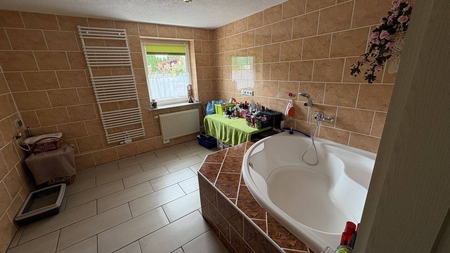 Traumhaftes Einfamilienhaus mit Pool und idyllischem Gartenambiente – Bad Lausick – Vorschaubild 5