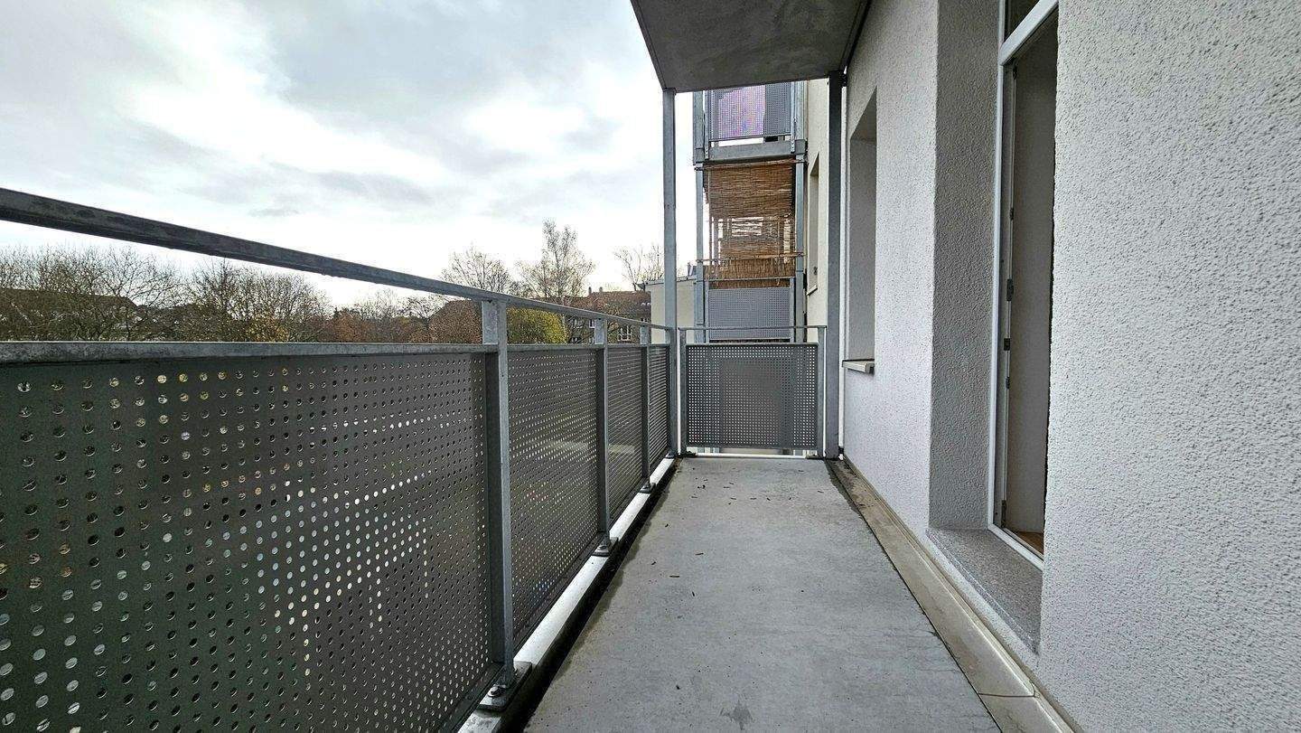 Großzügige 2-Raumwohnung mit großem Balkon – Chemnitz – Vorschaubild 2