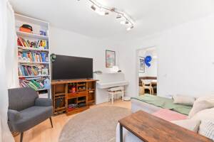 Charmantes Wohnhaus mit großer Dachterrasse & Garage in ruhiger Hoflage – 70376 Stuttgart – Vorschaubild 3
