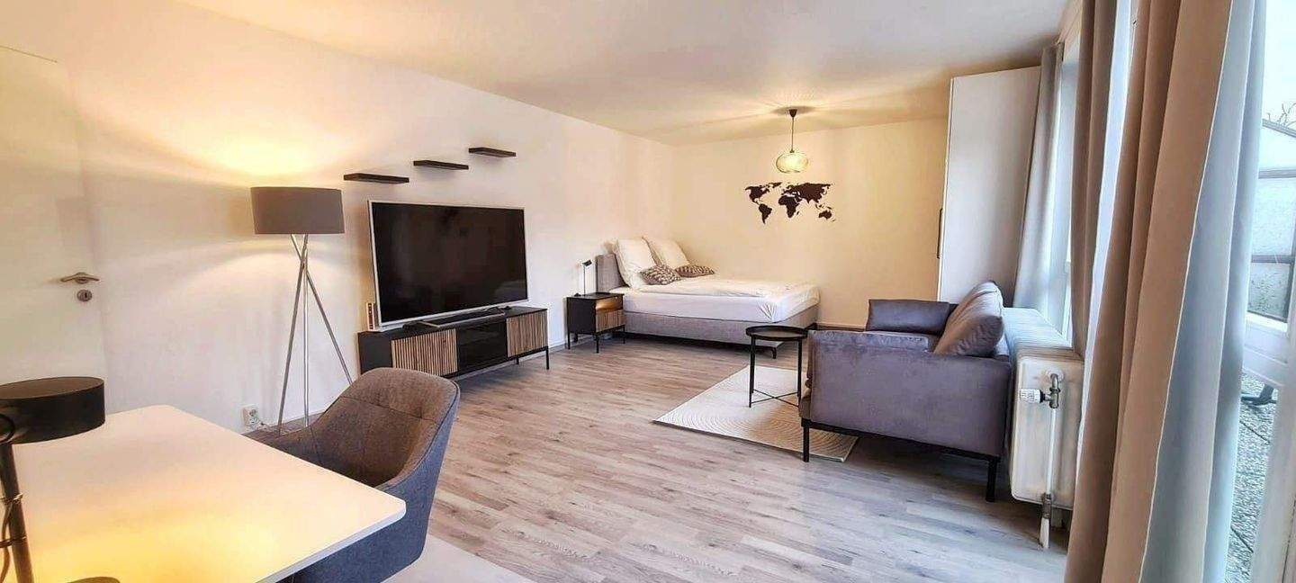 Top Nordend Lage! - Ab 01.11.2026 - Großes + nagelneu möbliertes 1-Zimmer Studio mit großem Balkon