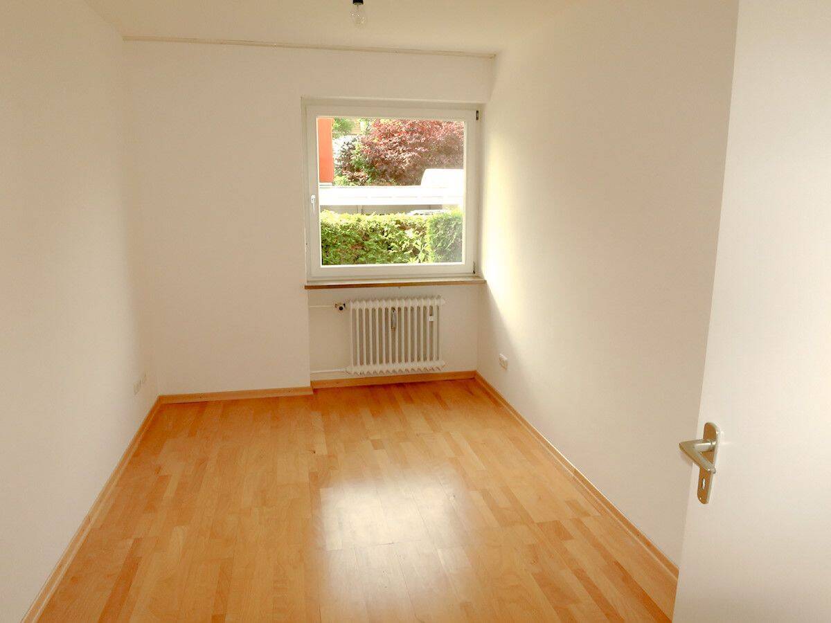 Großzügige Erdgeschoßwohnung mit eigenem Garten in Toplage Obermenzing – München – Vorschaubild 3
