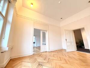 sanierte Altbautraumwohnung +++ mit Balkon und EBK, WG-geeignet +++