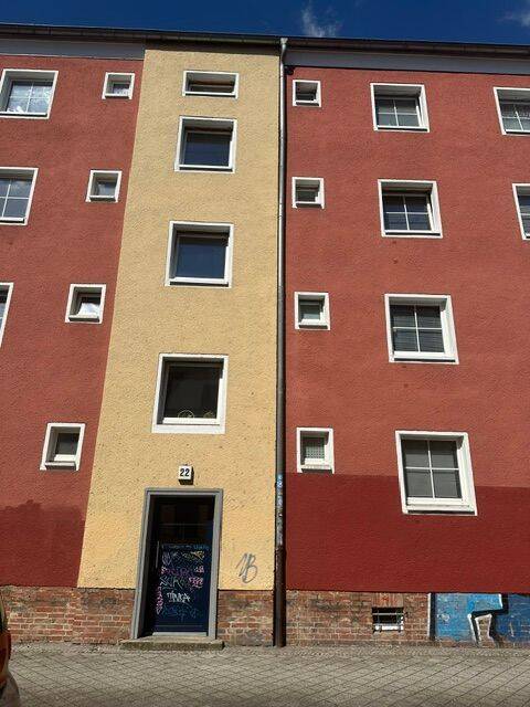 2-Raum Wohnung mit Balkon in Stadtfeld.