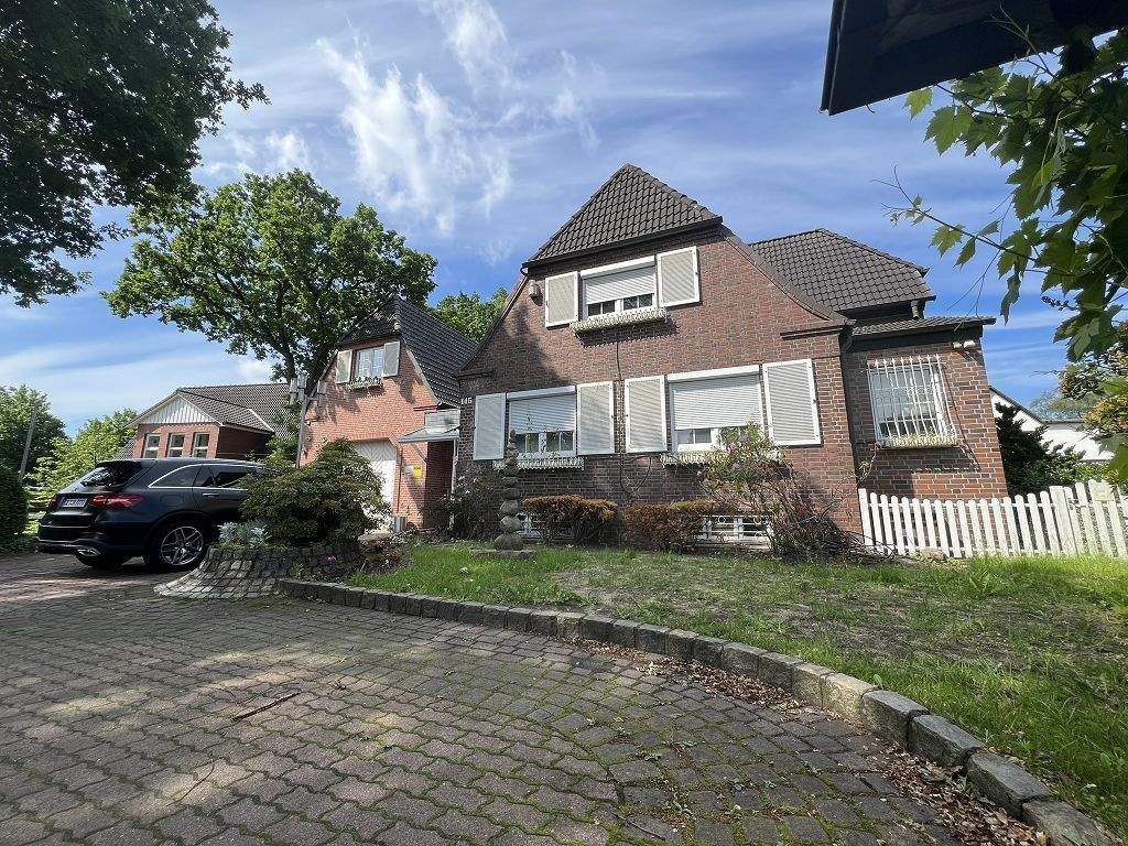 Stilvolles Haus mit Wintergarten und viel Platz - Traum-Garten, Doppel-Garage + Carport – Norderstedt – Bild 1 von 9