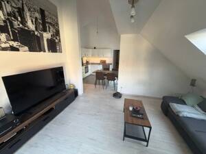 Exklusive lichtdurchflutete Dachgeschosswohnung mit einzigartigem Wohnambiente – 90766 Fürth – Vorschaubild 3