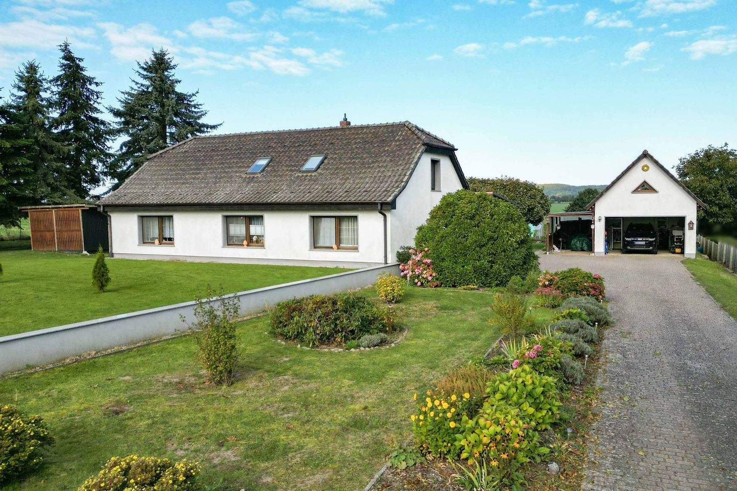 Viel Platz für große Familien: Gepflegtes 7-Zi.- EFH mit schönem Wintergarten – Woldegk – Bild 1 von 9