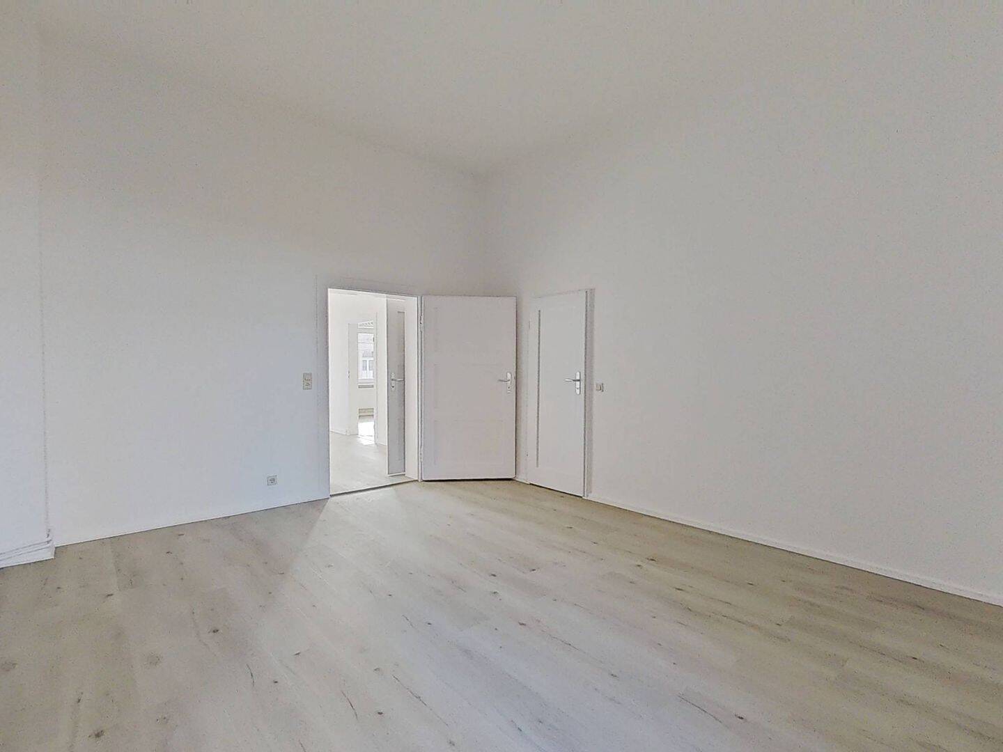 Großzügig geschnittene 3-Zimmer-Wohnung mit Tageslichtbad und viel Lichteinfall – Braunschweig – Vorschaubild 6
