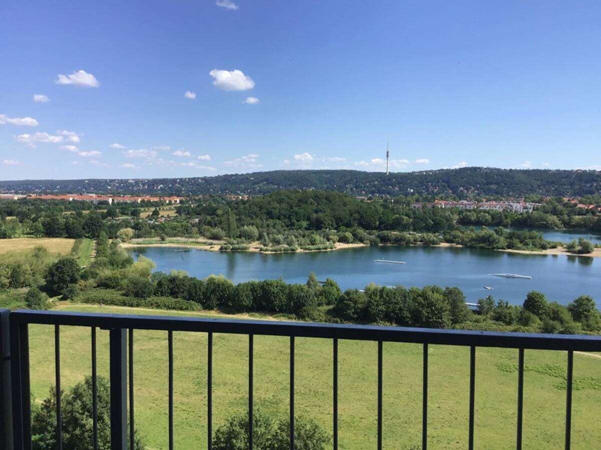 Ansprechende 3-Raumwohnung mit Balkon sucht Mieter! – 1257 Dresden – Bild 1 von 3