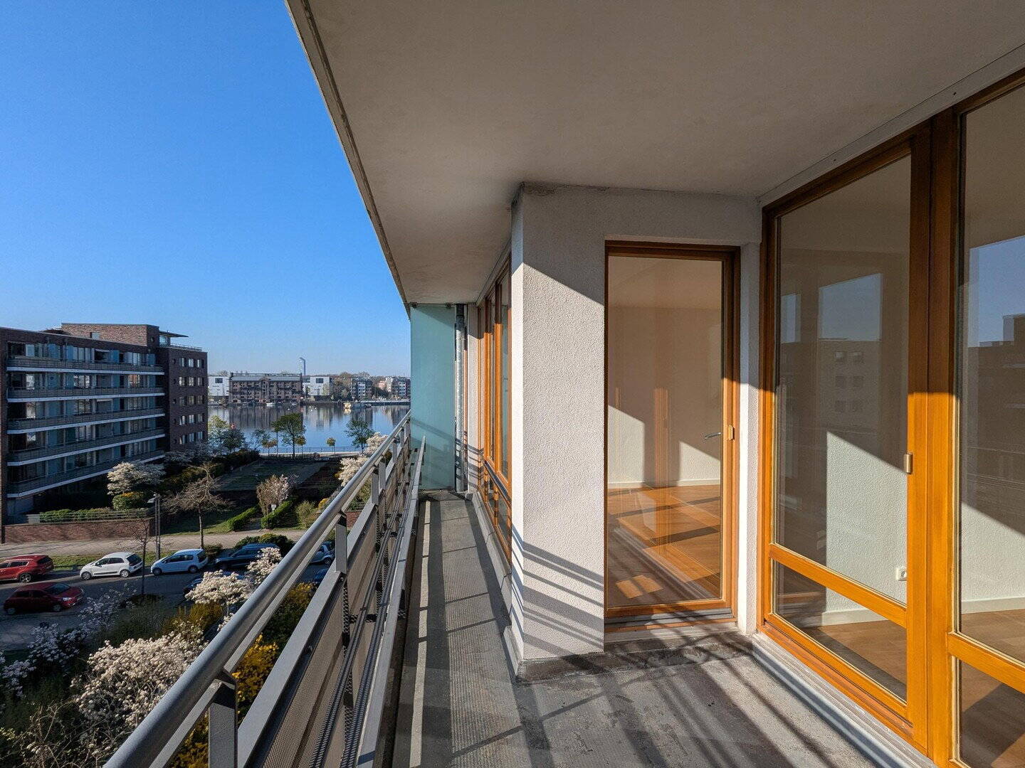 3 Zimmer Wohnung mit 2 Balkonen im 4. OG an der Rummelsburger Bucht mit Tiefgaragenplatz