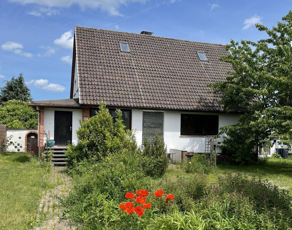 Großen Haus mit Vollkeller und Nebengelass - 23974 Neuburg