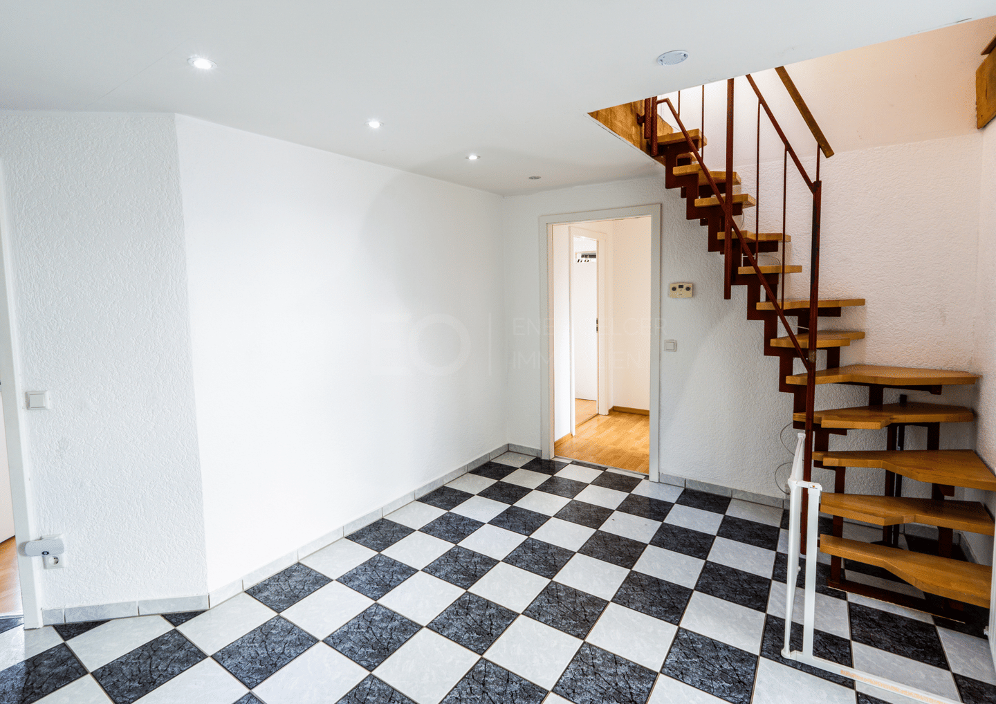 Attraktive Eigentumswohnung mit ca. 90,5 m² Wohnfläche + ca. 60 m² Nutzfläche – Nürnberg – Bild 1 von 9