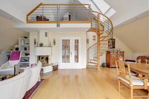 Ruhige 4-Zimmer-DG-Wohnung mit 2 Bädern, 2 Balkonen + Galerie in Waldtrudering – 81827 München – Vorschaubild 3