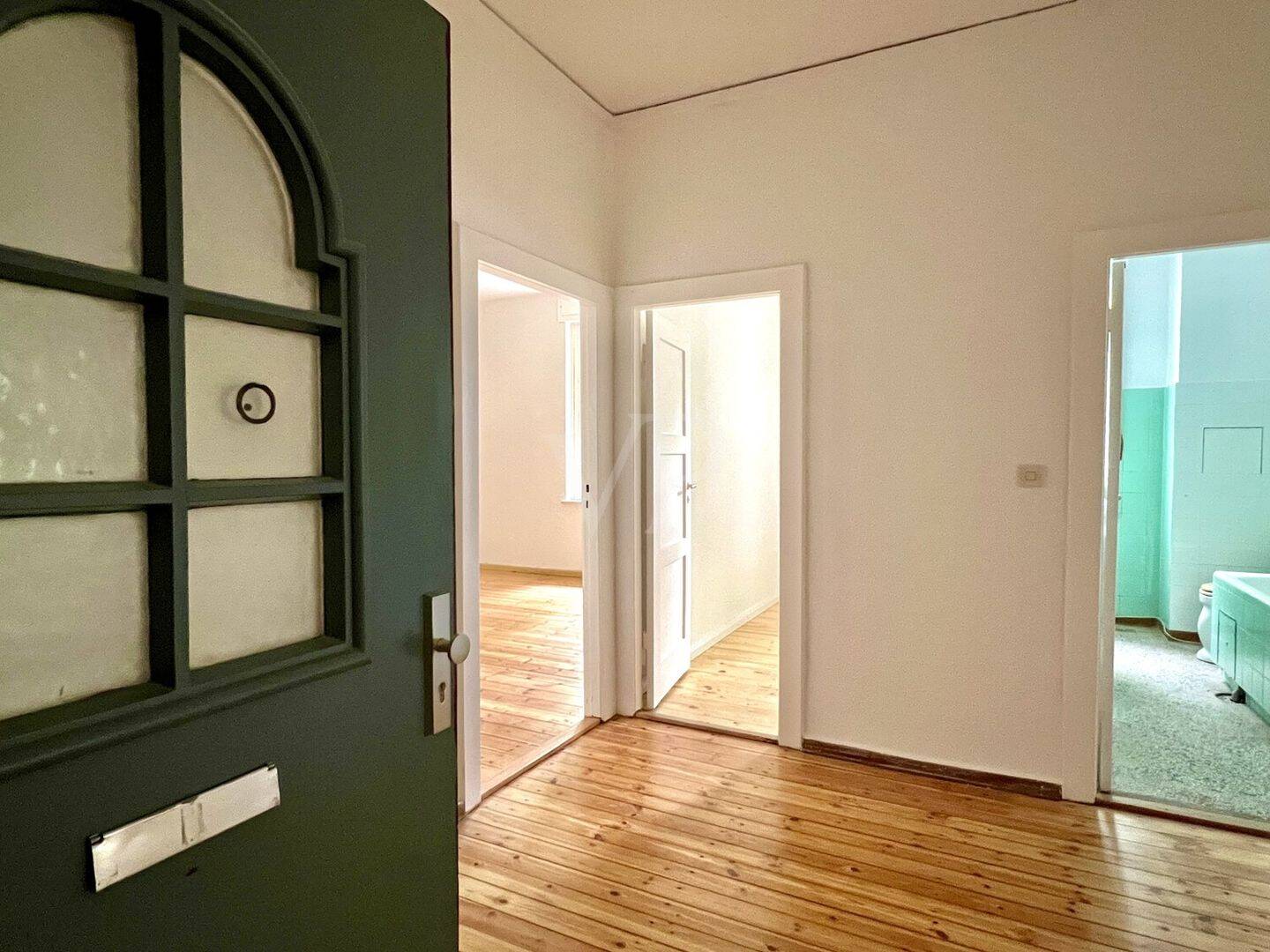 Charmante 2,5-Zimmer-Hochparterrewohnung in denkmalgeschützter Wohnanlage in Lichterfelde-West – Berlin – Vorschaubild 2