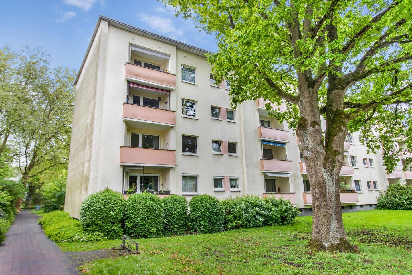 Bremen-Vahr: Gepflegte 3-Zimmer-Wohnung im 1. OG mit Westloggia – Bremen – Vorschaubild 2