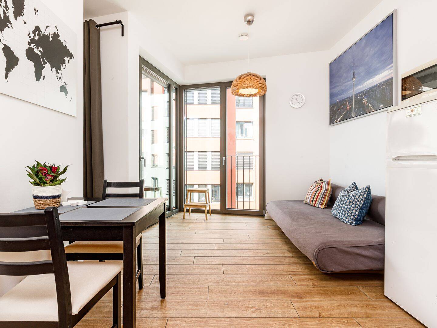 Start Up - Neubauwohnung im Revaler Eck mit Balkon, Dachterrasse und Stadtkultur im Simon-Dach-Kiez – Berlin – Vorschaubild 2