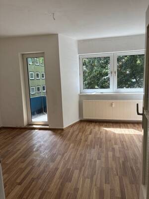 Zentral. Hell. Bezugsfertig - 3 Zimmer mit Balkon