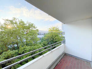 Helle 1 Zi.-Whg. mit West-Balkon direkt an der "Macherei" in Berg am Laim, auch renoviert erwerbbar – 81673 München – Vorschaubild 7