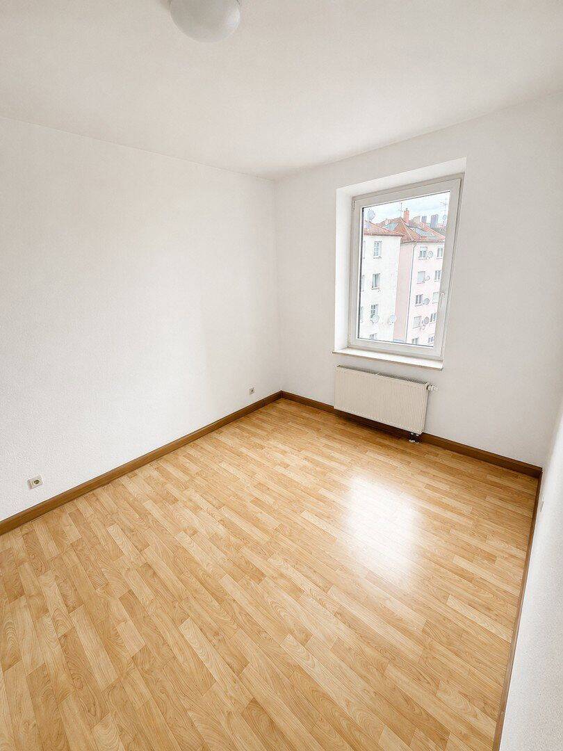 3 Zimmer Wohnung mit neuer Einbauküche / WG geeignet – Nürnberg – Vorschaubild 4