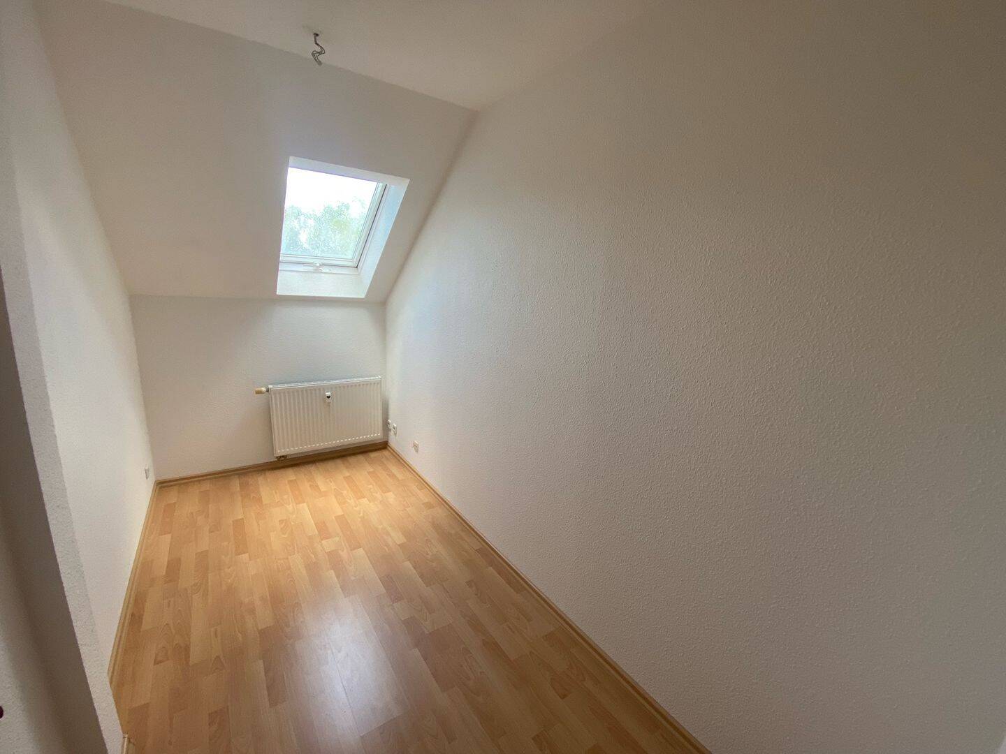 DG - Laminat - Balkon am Wohnzi. - inkl. EBK** frei ab 1.10.26 – Chemnitz – Vorschaubild 7