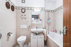 Vermietete 2-Zimmer-Wohnung mit großzügigem Süd/Ost-Balkon und Tiefgaragenstellplatz – 81739 München – Vorschaubild 5