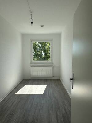 Wohn(t)raum: günstige 4-Zimmer-Wohnung (WBS) ab Juli 2026 verfügbar! – 1279 Dresden – Vorschaubild 7