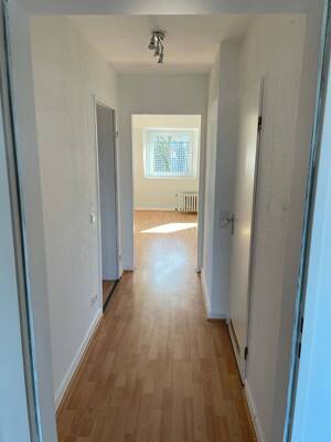 Frisch renoviertes Raumwunder! 120 m² Dachgeschosswohnung mit Traum-Balkon, Klimaanlage & Dom-Blick – 51103 Köln – Vorschaubild 8