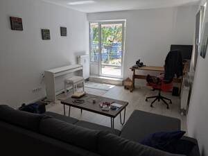 Hübsche 2-Zi., EBK, Parkplatz mit großer Sonnenbalkon ab 01.09. oder 01.10.
