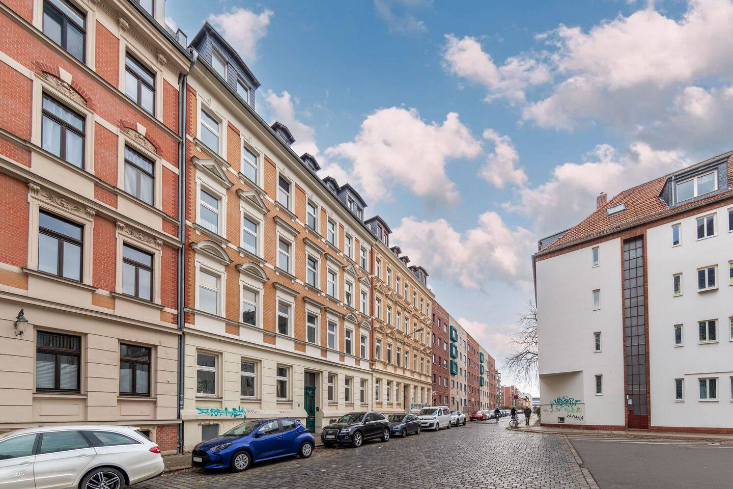 EINE GARTENWOHNUNG ZUM VERLIEBEN | Apartment mit Tageslichtbad, Einbauküche, Balkon & Garten – Leipzig – Vorschaubild 2