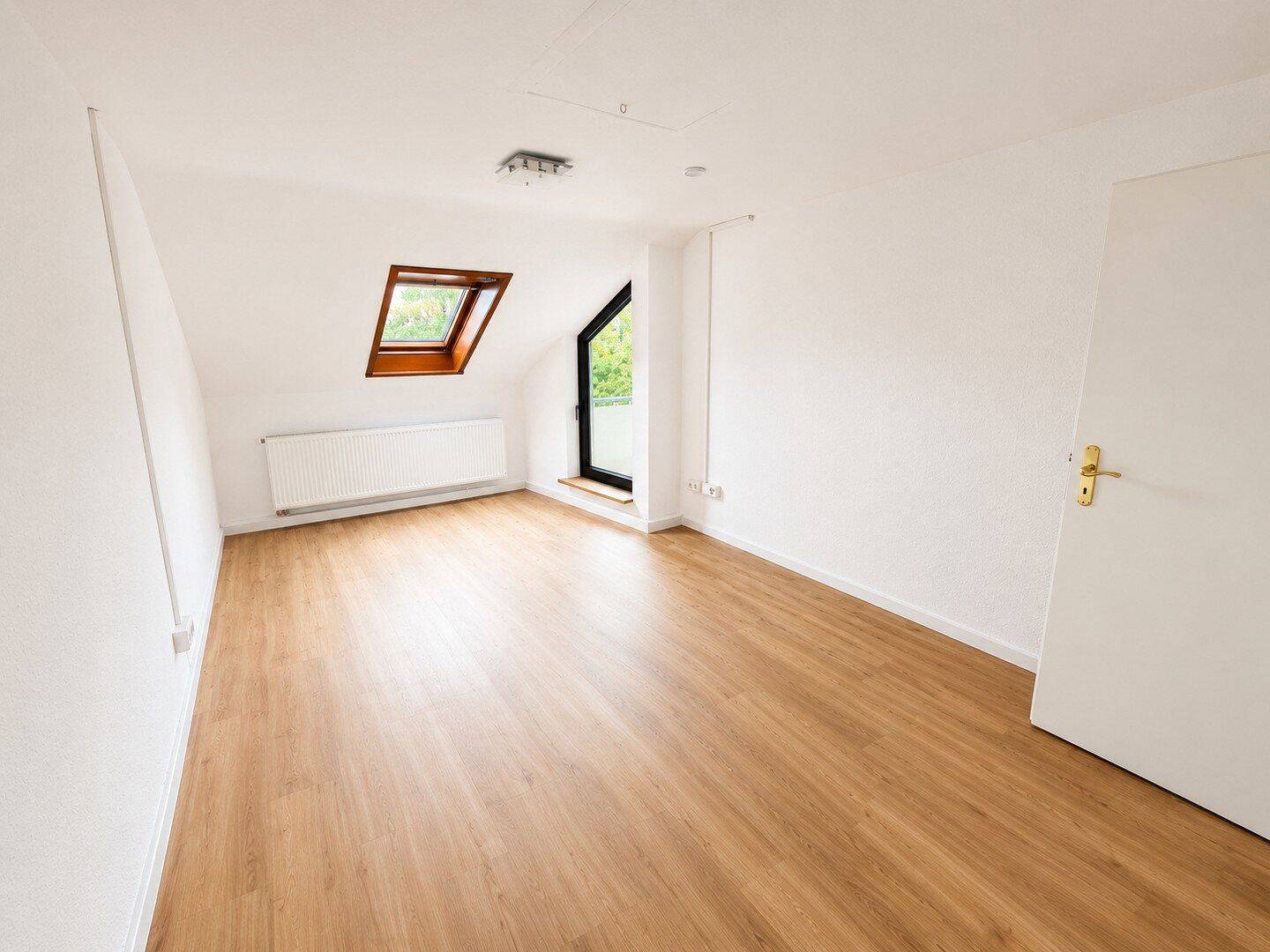 Helle, sanierte 3-Zi DG Wohnung mit Balkon in ruhiger Wohnlage – Stuttgart – Vorschaubild 3