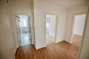 Exklusive 3-Zimmer-DG-Wohnung mit Einbauküche in Wiesbaden – 65195 Wiesbaden – Vorschaubild 8