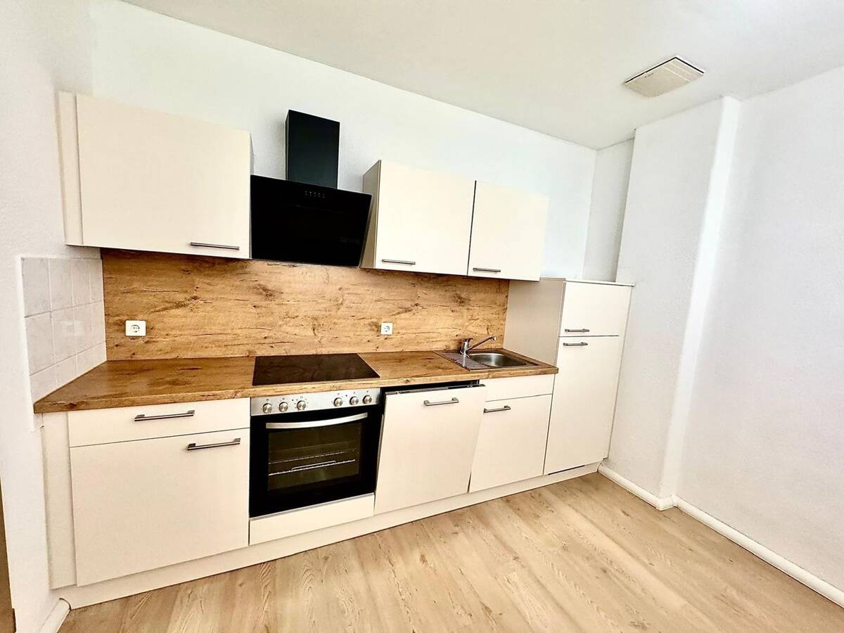 Erstbezug nach Sanierung! Mit Einbauküche und Balkon – 1127 Dresden – Bild 1 von 9