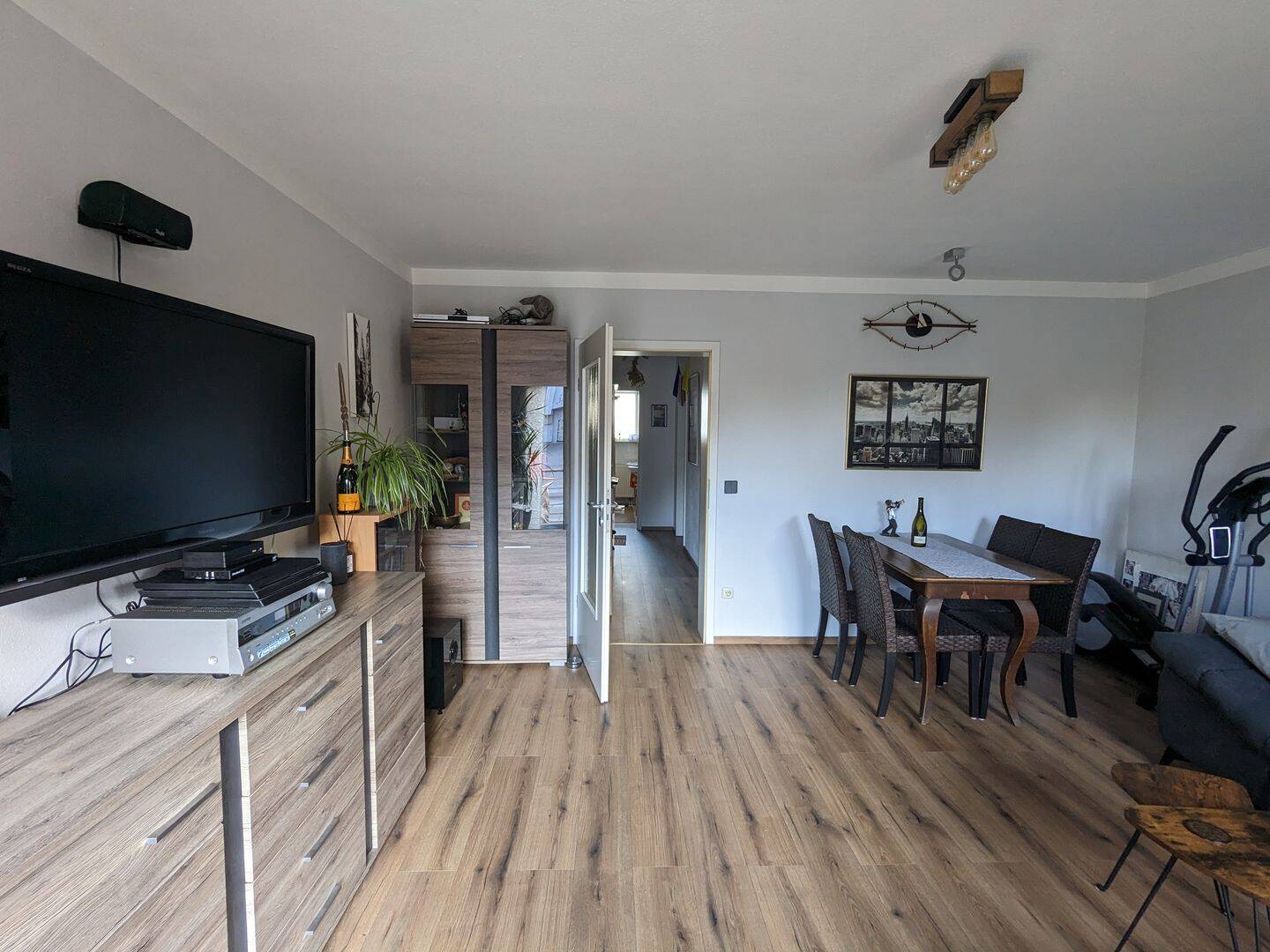 Möbelierte Wohnung 2 Zimmer, Küche, Bad – Augsburg – Vorschaubild 2