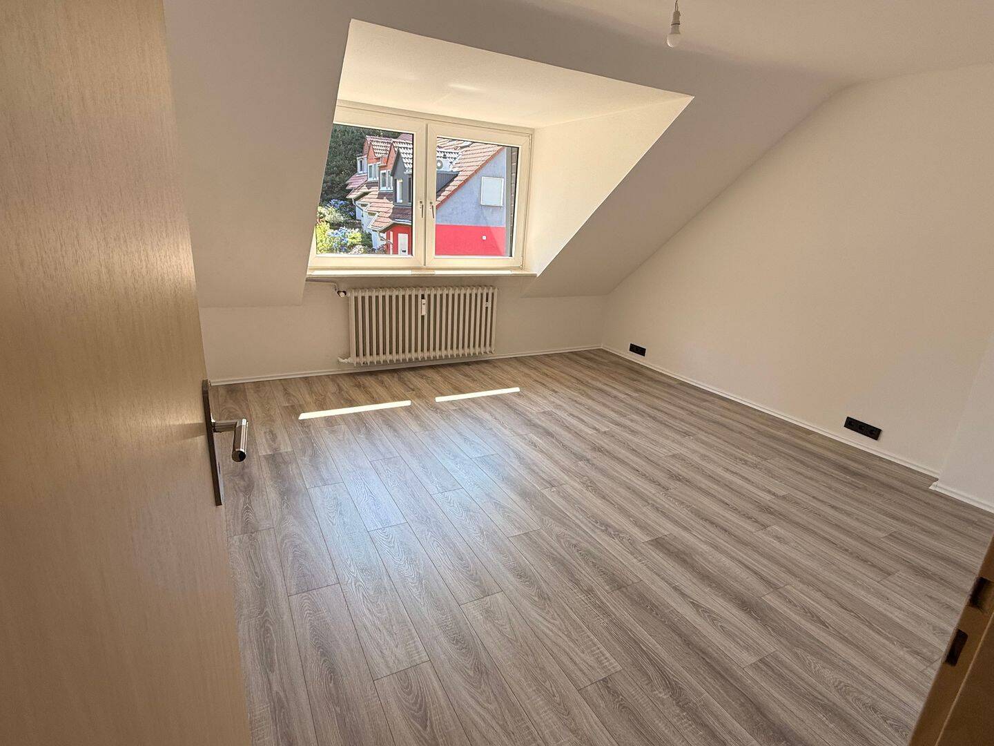 Exklusives Wohnen am Toelleturm - Charmante Dreizimmer-Dachgeschosswohnung mit EBK und Stellplatz – Wuppertal – Vorschaubild 5