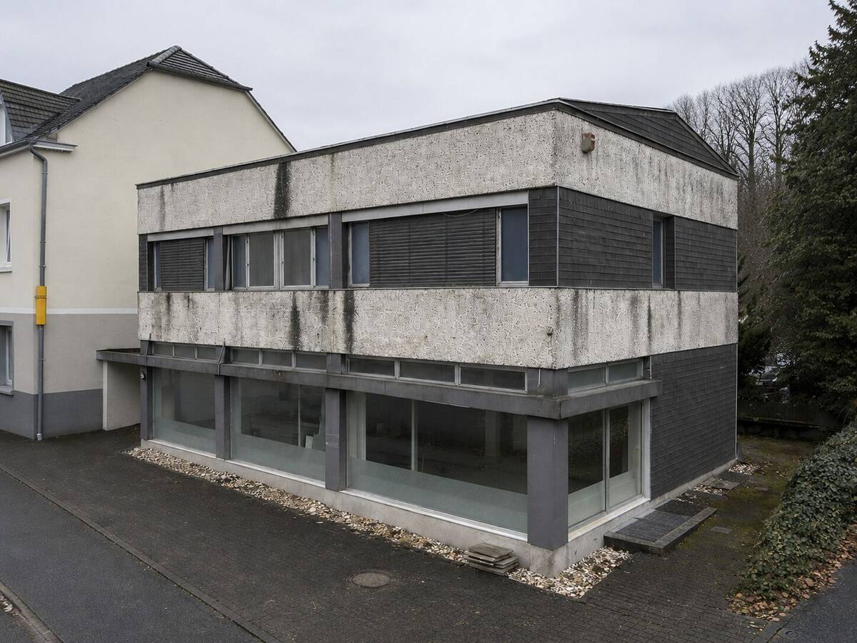 Großes Grundstück mit Wohn- und Geschäftshaus - zusätzliches Baupotenzial in Reichshof – 51580 Reichshof – Bild 1 von 9