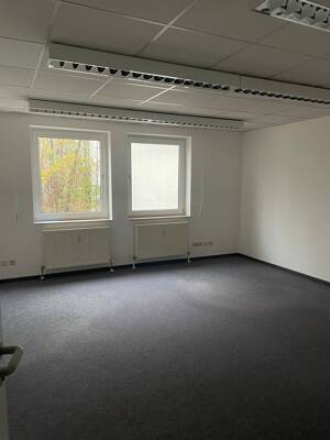 GROßZÜGIGE BÜROFLÄCHEN IN CHEMNITZER INNENSTADT IN MODERNISIERTEM GEWERBEOBJEKT – 9111 Chemnitz – Vorschaubild 6