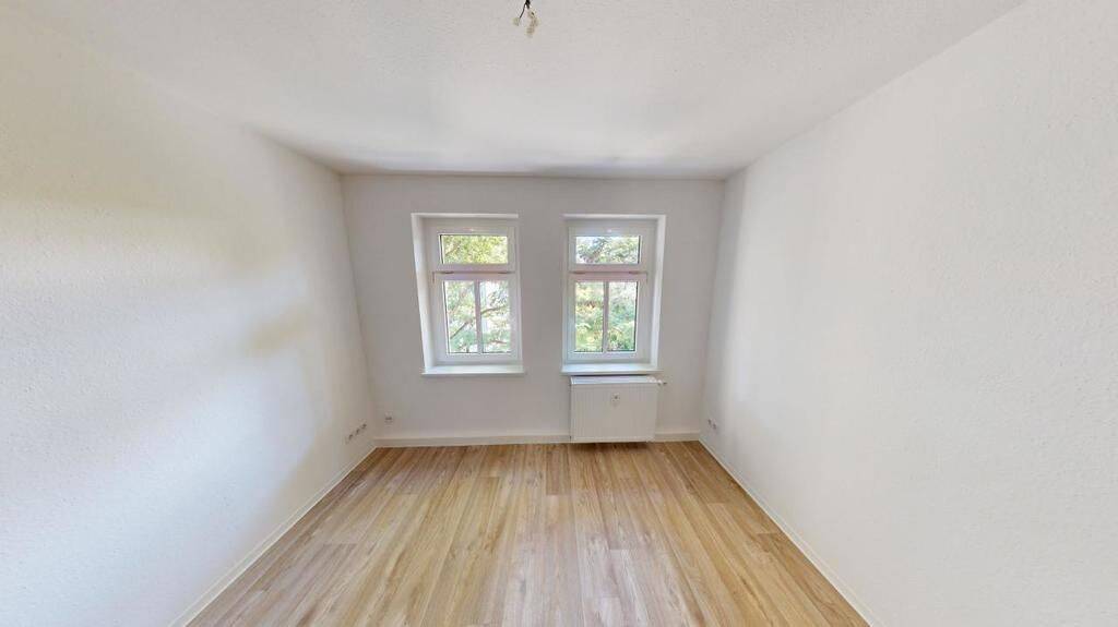 NEU sanierte Dachgeschosswohnung mit Tageslichtbad – Chemnitz – Vorschaubild 3