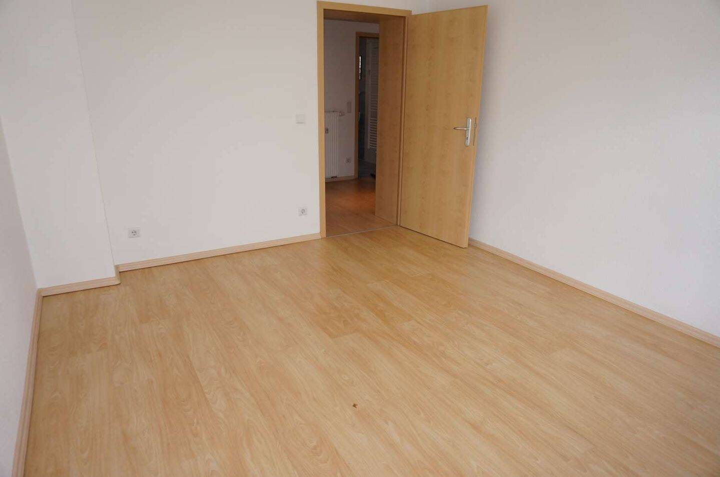 FREI ab 1.9.26 !!! EBK inklusive ! 1. OG ! WG-geeignet in UNI-Nähe ! – Chemnitz – Vorschaubild 6
