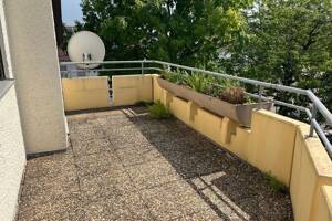 Gut geschnittene 3-Zimmer-Wohnung mit Balkon und 2 Stellplätzen – 70569 Stuttgart – Vorschaubild 5