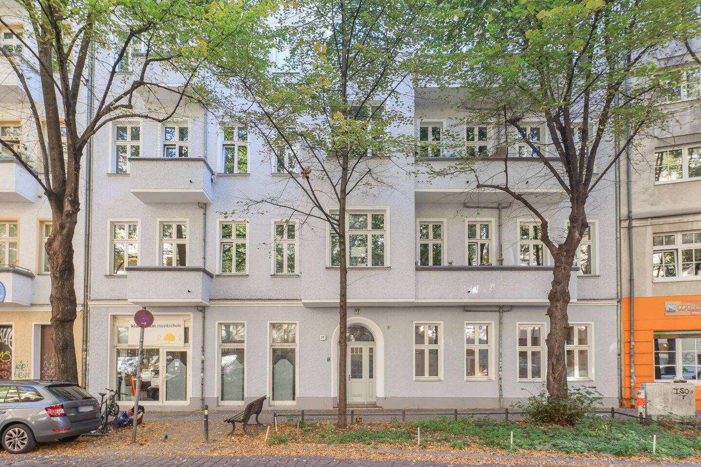 Kernsanierter Altbau mit 25 m² Terrasse im begehrten Samariterkiez – Berlin – Bild 1 von 1