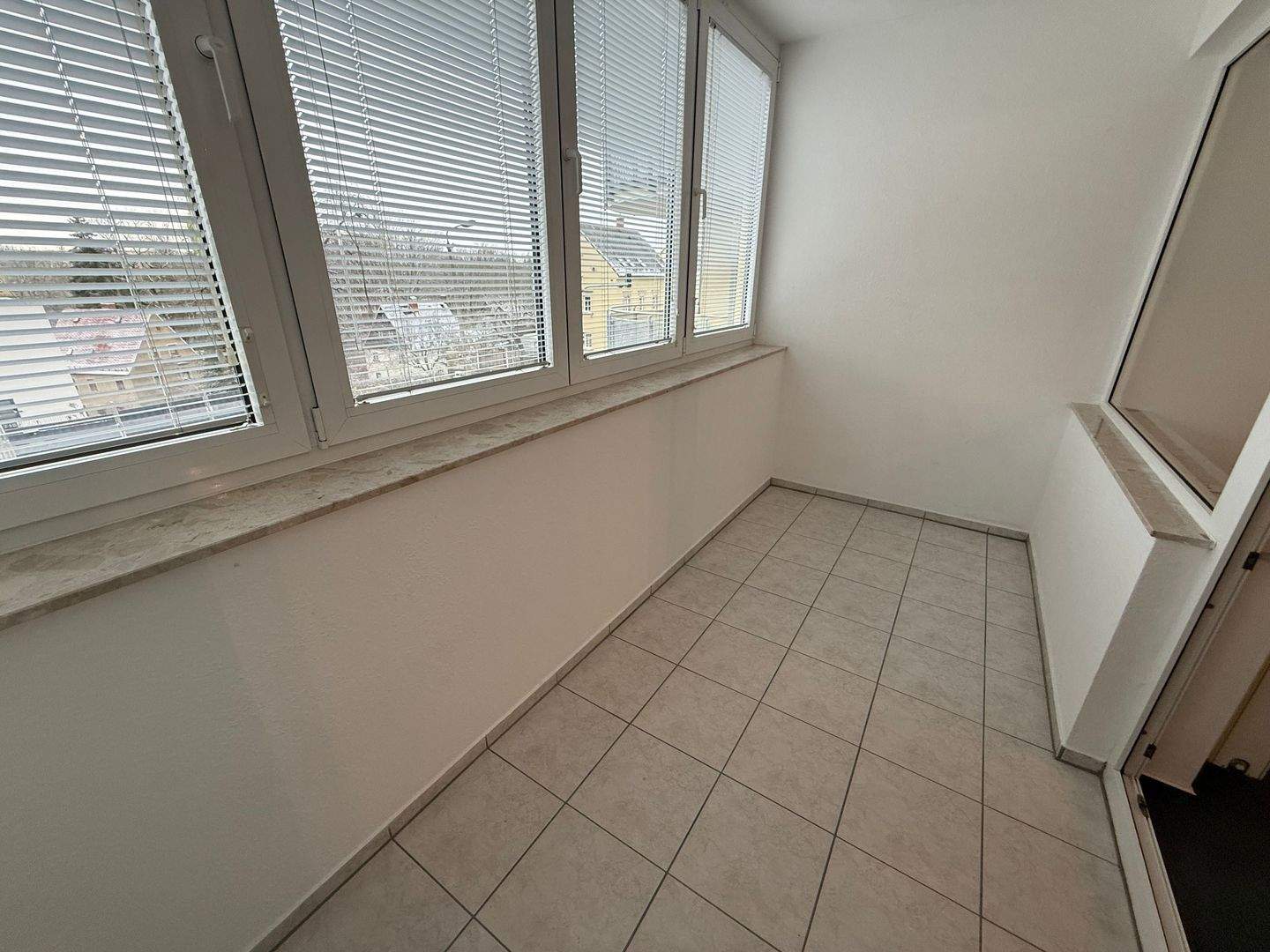 1. OG - Laminat wird neu verlegt - Wintergarten - Aufzug u.v.m.