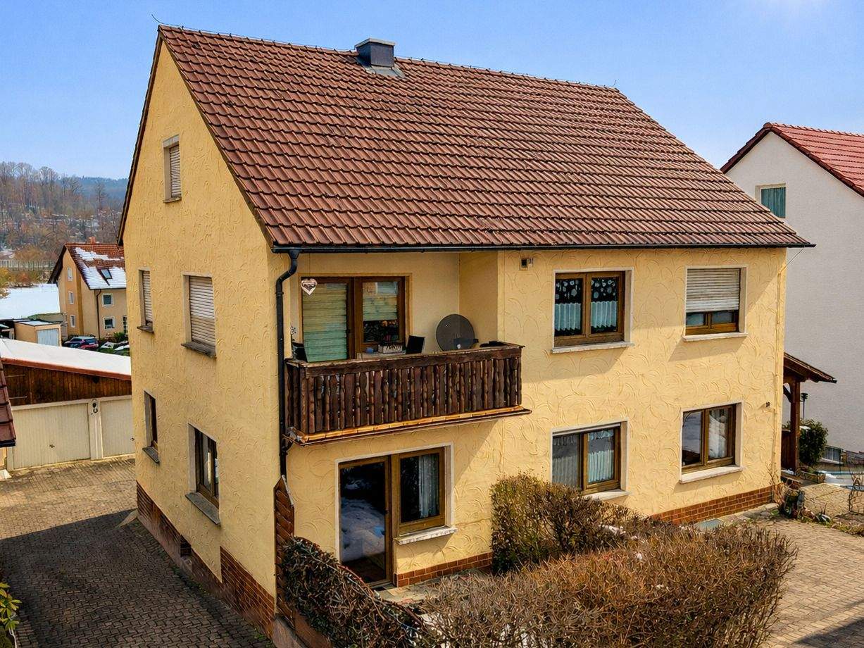 Gepflegtes Zweifamilienhaus mit Garten in begehrter Lage von Weismain – Weismain – Bild 1 von 7