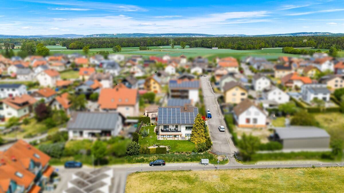 Großzügiges Einfamilienhaus mit reichlich Ausbaupotenzial & herrlichem Gartenparadies! – Schwandorf – Vorschaubild 2