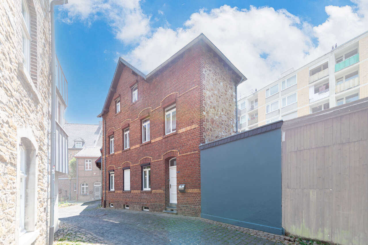PHI AACHEN - Altstadt-Juwel: Einzigartige Immobilie am Vichtufer in ruhiger Lage von Stolberg! – Stolberg – Bild 1 von 3