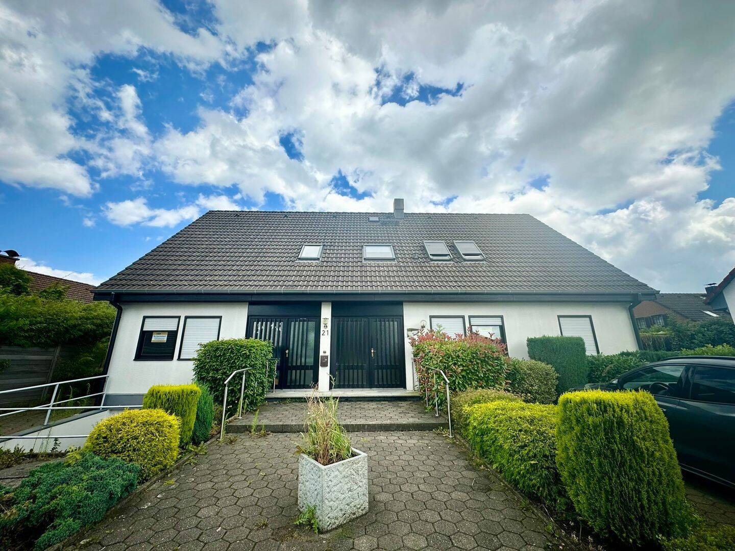 Großzügiges 1-2 Familien-Haus mit ehemaliger Praxis in Bönen – Bönen – Bild 1 von 9
