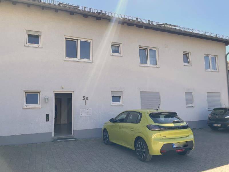 Helle 3 Zimmer-Erdgeschosswohnung mit Terrasse